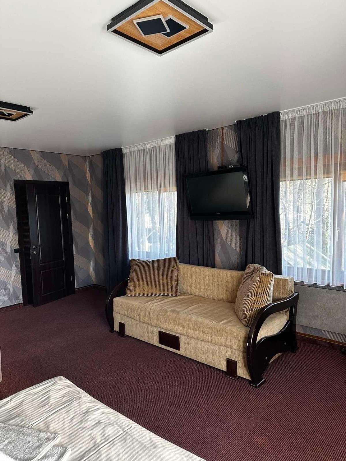 Львівське Передмістя Котедж Lodge Lviv
